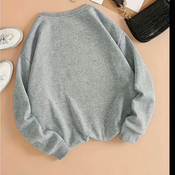 Gray Heart Graphic sweatshirt - Picture 3 of 7